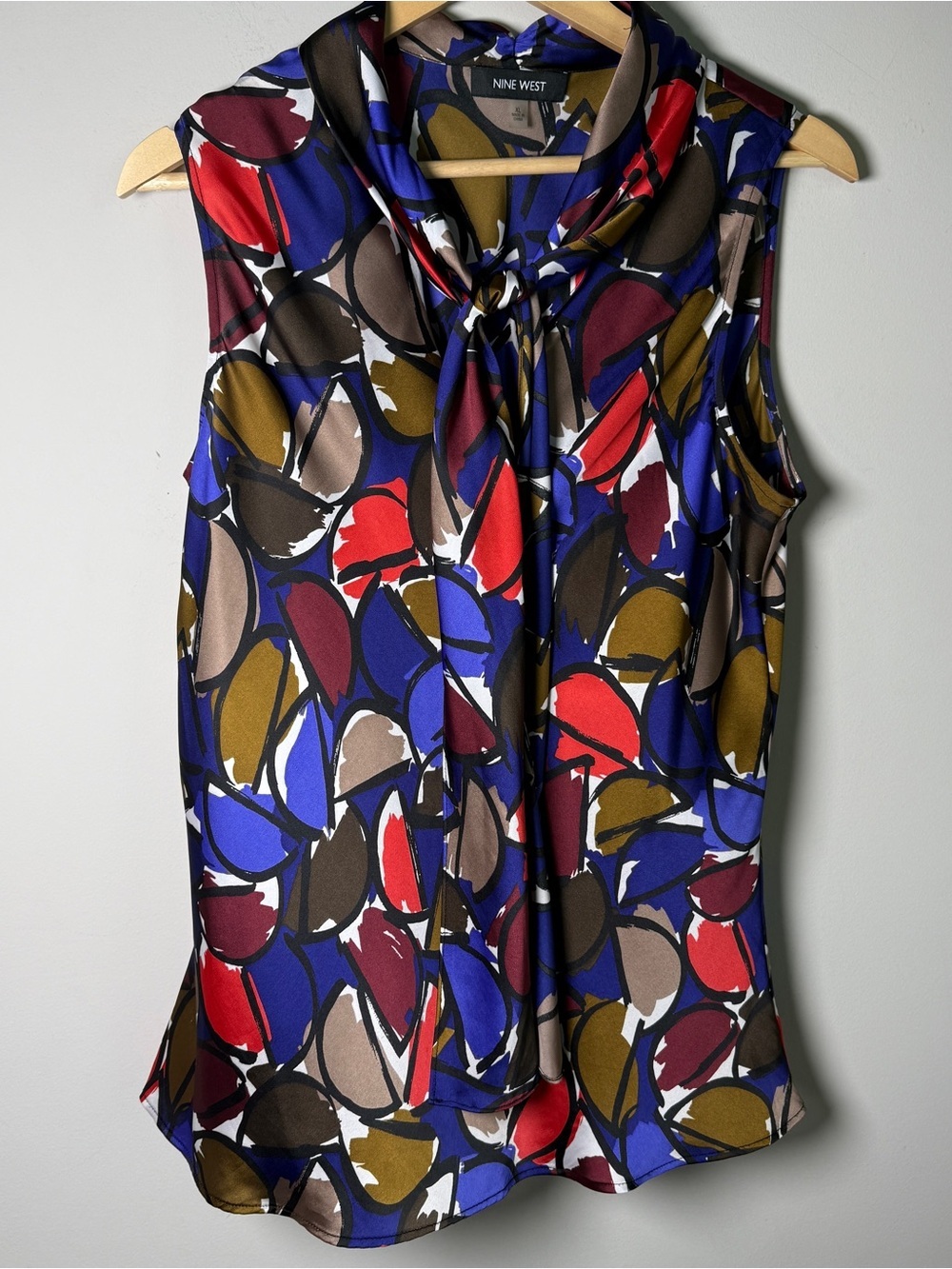 Nine West Abstract Geometric Tie-Neck Sleeveless Blouse Dopamine Dressing XL